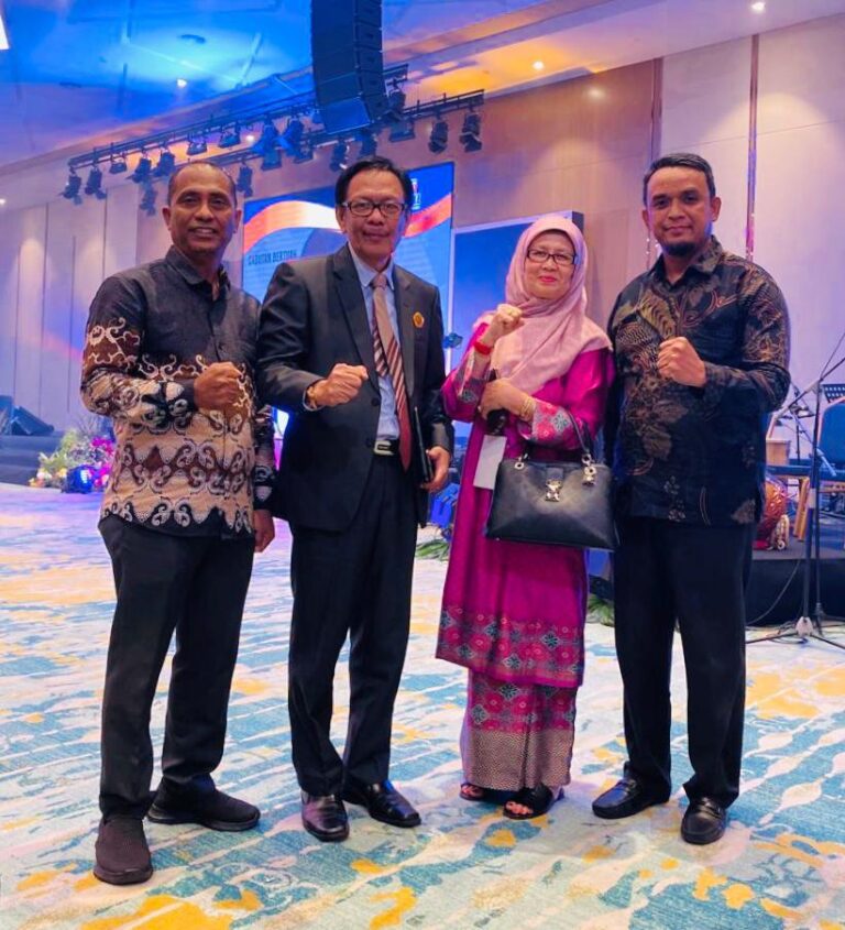 Guru Besar FKIP UMRAH Prof. Abdul Malik mewakili Indonesia sebagai Pembicara pada Simposium Antarabangsa Johor Global