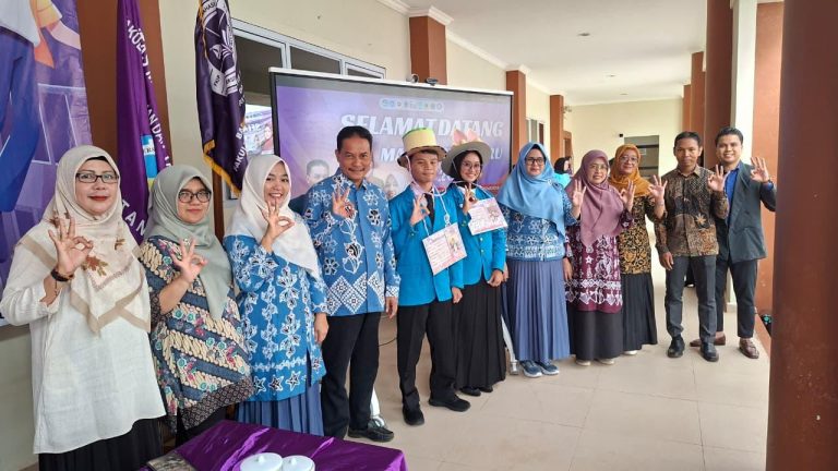 Menyongsong Masa Depan Pendidikan, FKIP UMRAH Sambut Mahasiswa Baru Angkatan 2025 melalui PKKMB Fakultas